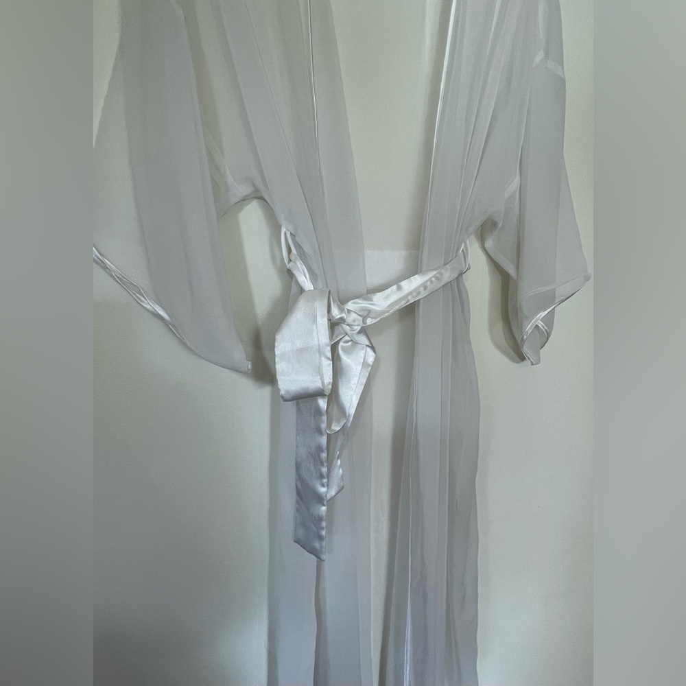 Linda Bis vintage Elegant White Sheer Robe satin wedding sexy bachelorette party - Picture 2 of 8